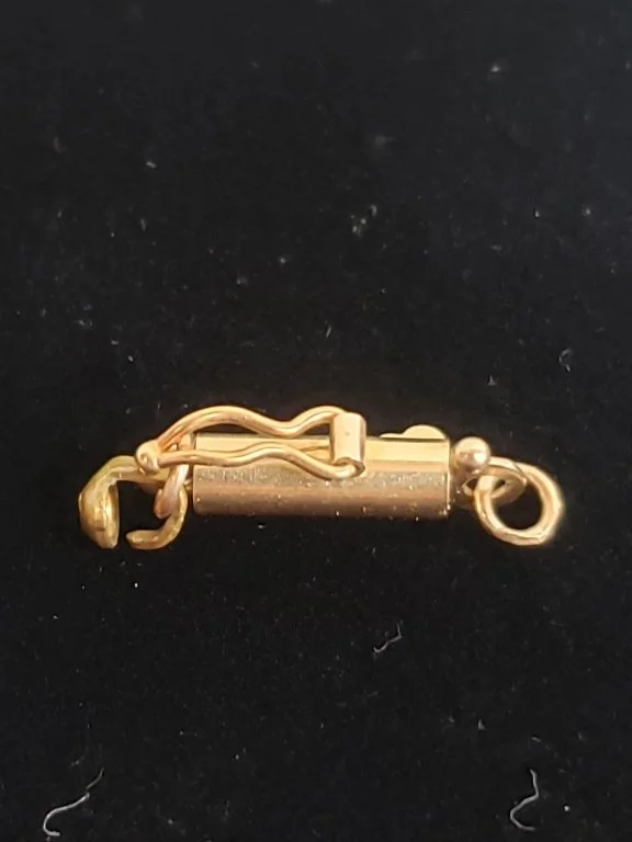 064 - Lot 26 - 14kt gold clasp.jpg