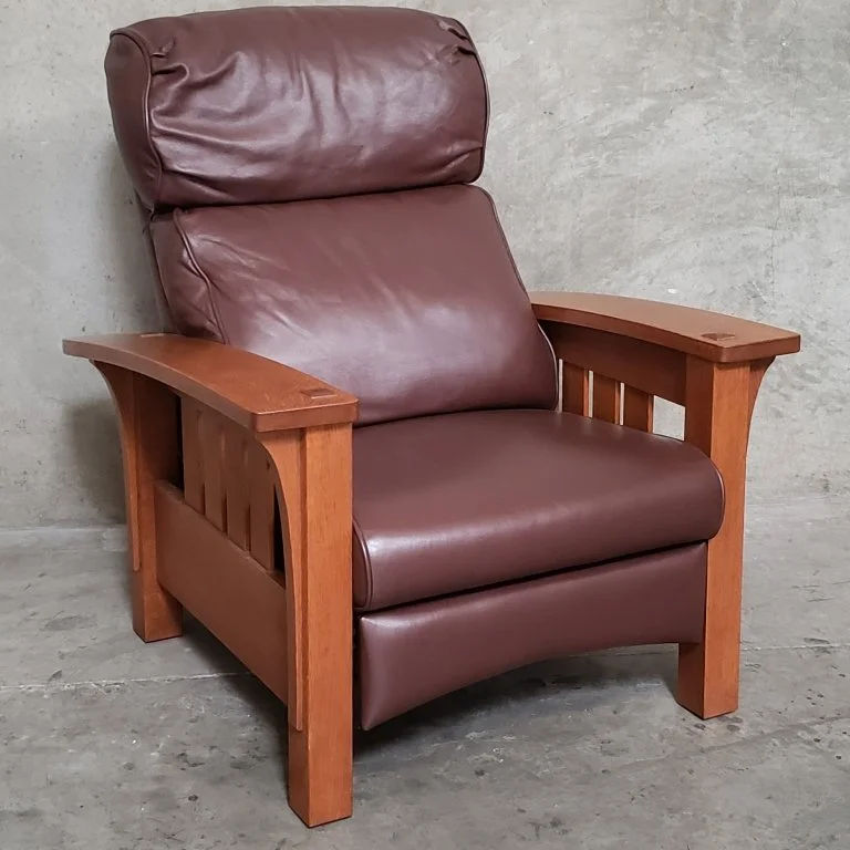 006 - Lot 32 - Stickley Arts and Crafts oak and leather Morris.jpg