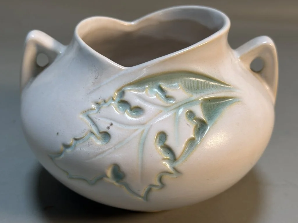 160_Lot_56_Roseville_pottery_silhouette_oak_leaf_bowl.jpg