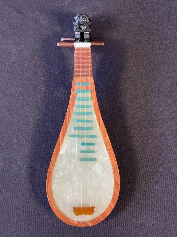 074_Lot_429h_Chinese_Lute_guitar.jpg