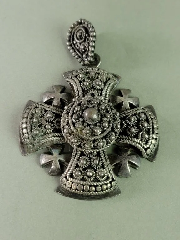172_Lot_430_Sterling_silver_cross_pendant_marked_Jerusalem.jpg