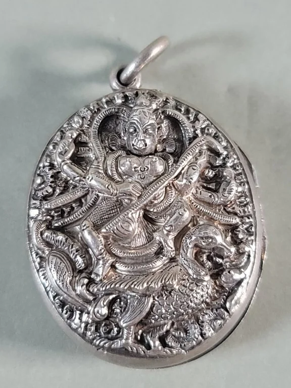 081_Lot_478_Antique_Indian_repousse_silver_locket_depicting.jpg