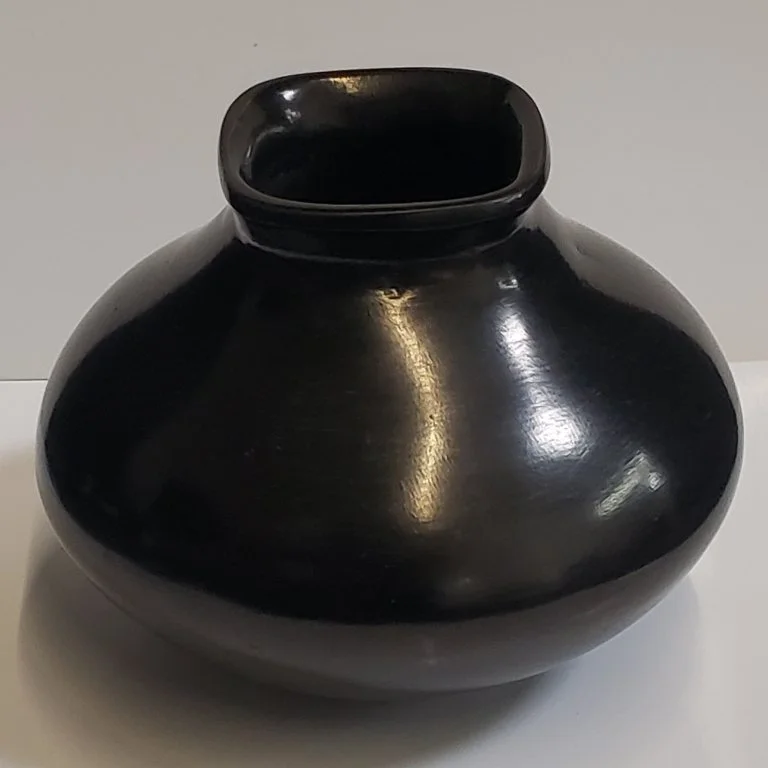 139_Rank_139_Lot_99_Gaby_Almeida_blackware_pottery_vase.jpg