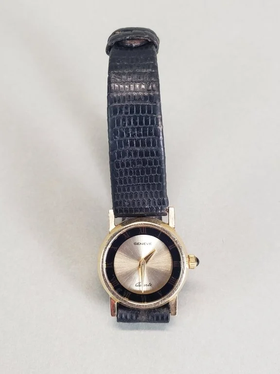 028_Lot_33_14k_gold_Geneve_quartz_ladies_wristwatch.jpg