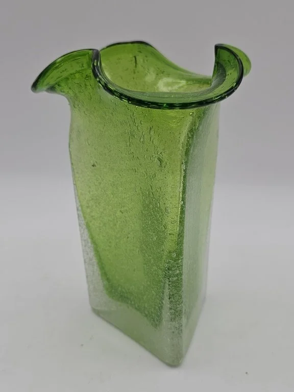 144_Lot_354h_MCM_green_controlled-bubble_art_glass_vase.jpg