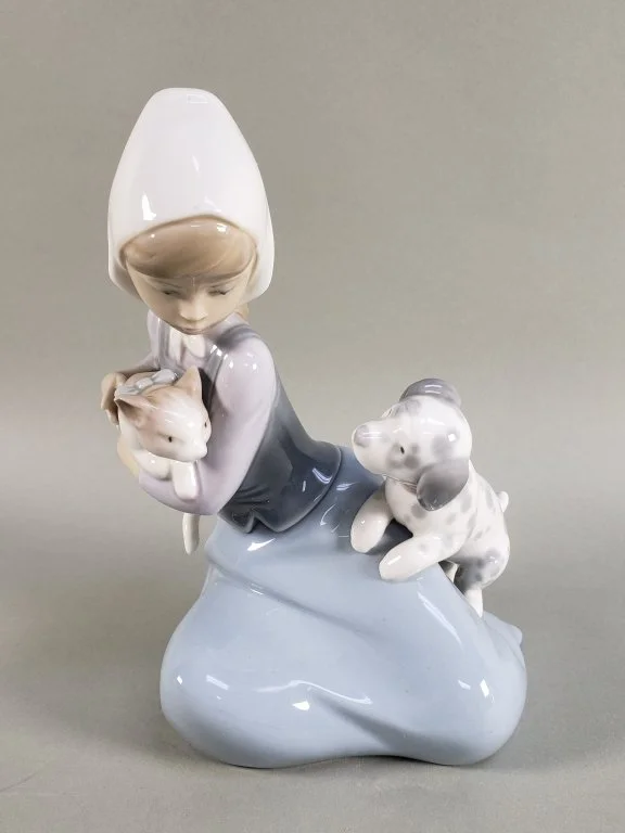 115_Lot_659_Lladro_porcelain_figurine.jpg