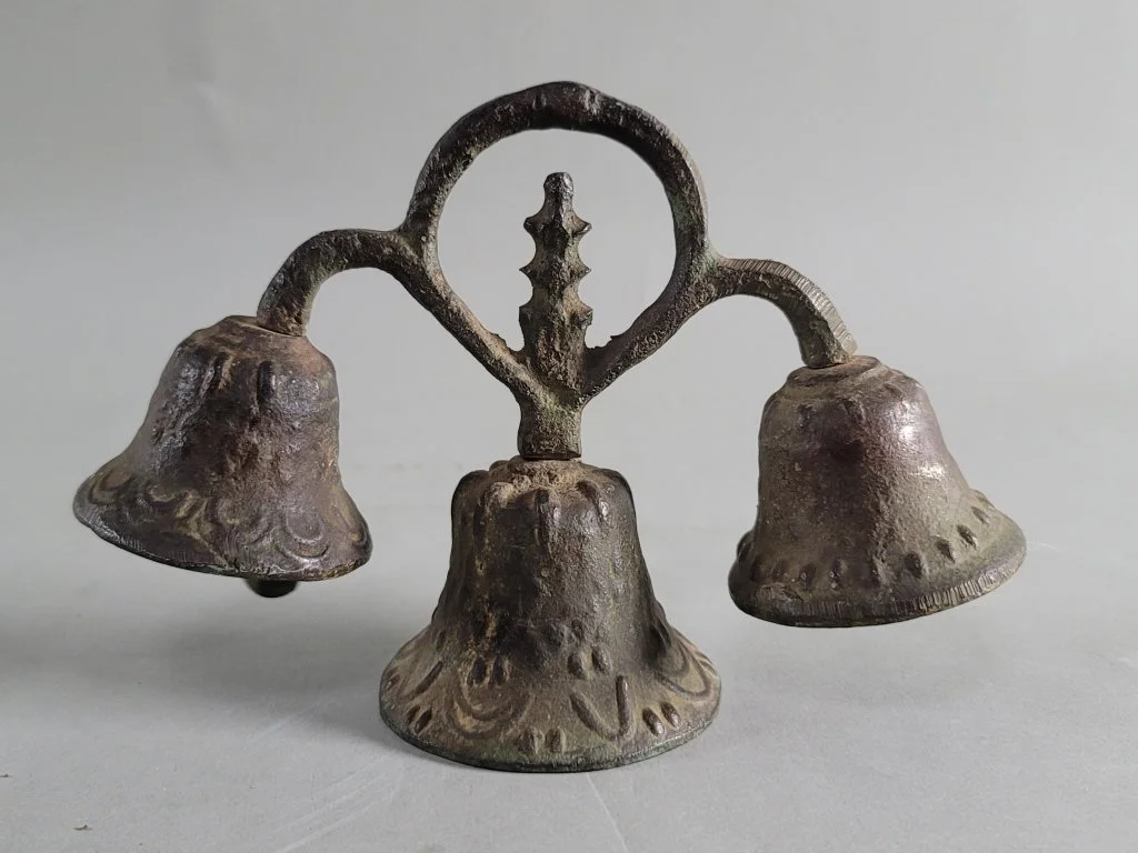 130_Lot_514_Spanish_Colonial_style_triple_mission_cast.jpg