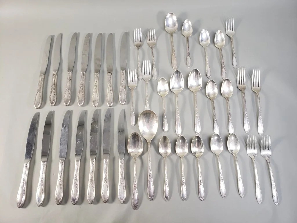 006_Lot_409_Oneida_sterling_flatware.jpg