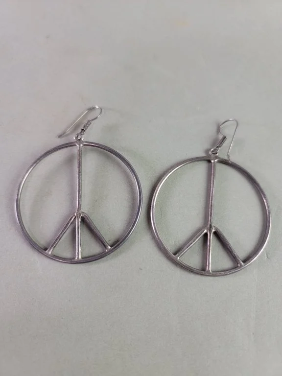 076 - Lot 239 - Sterling silver (Mexico) peace sign dangledrop.jpg