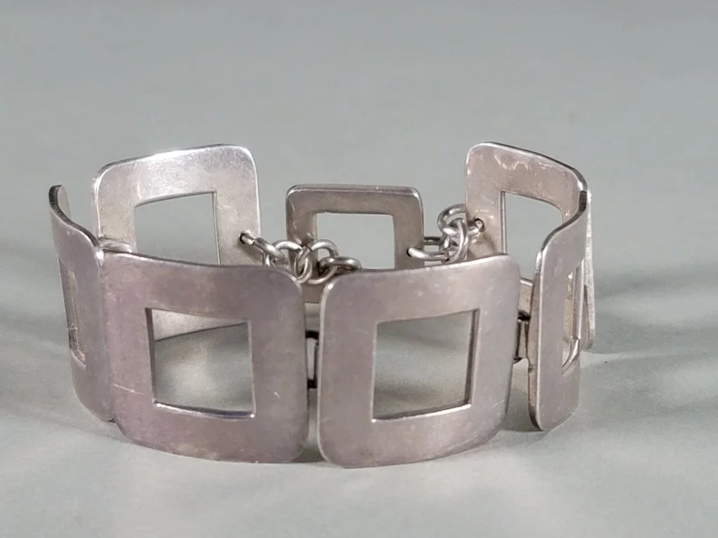 190 - Lot 532 - Sterling silver Modernist style link bracelet.jpg