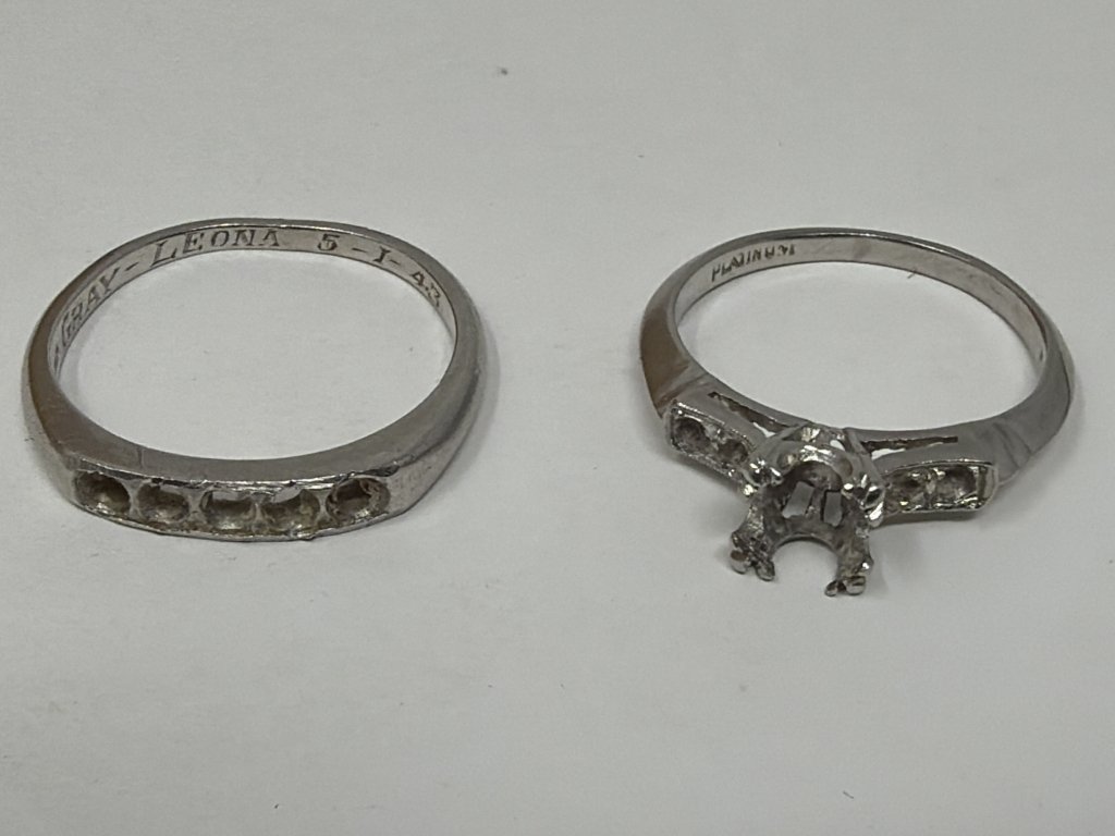033_Lot_273_Pair_of_platinum_rings.jpg