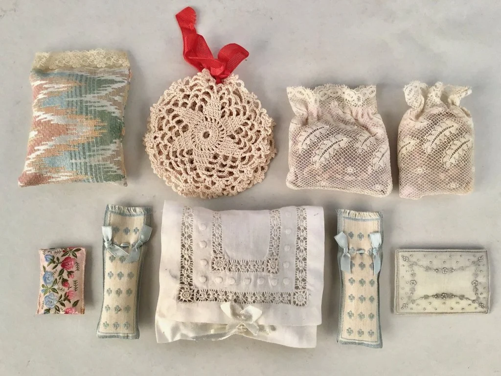 153_Lot_452_8_handmade_antique_embroidered_sachets.jpg
