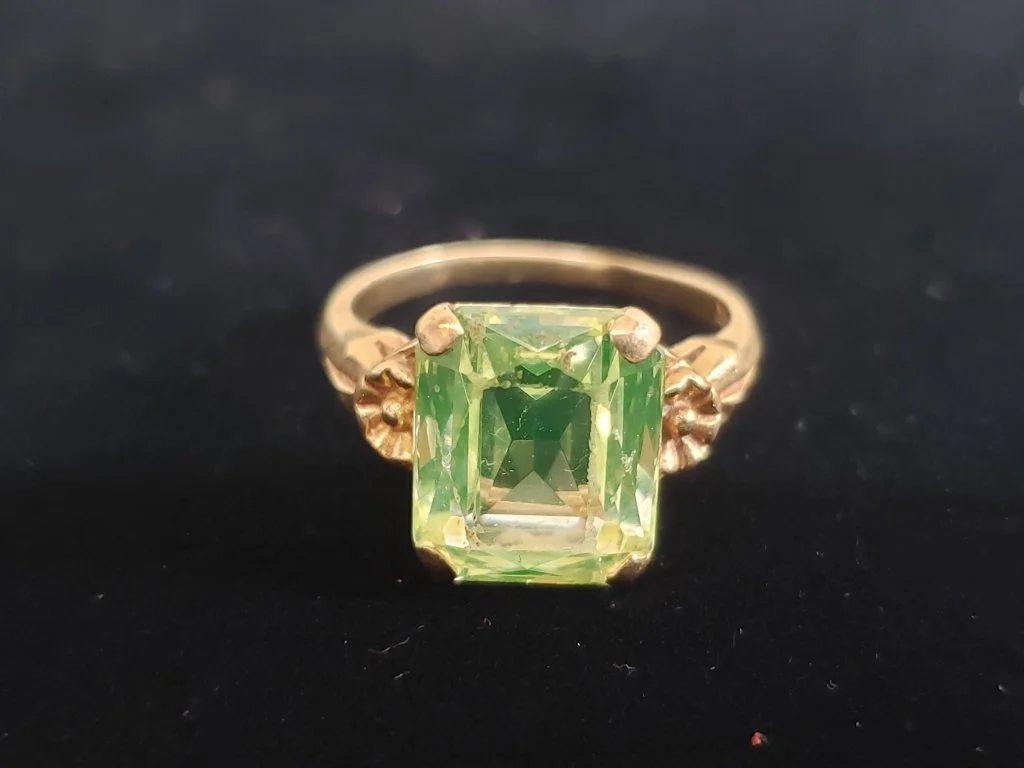 035_Lot_54_14k_gold_ring_with_semi_precious_stone.jpg