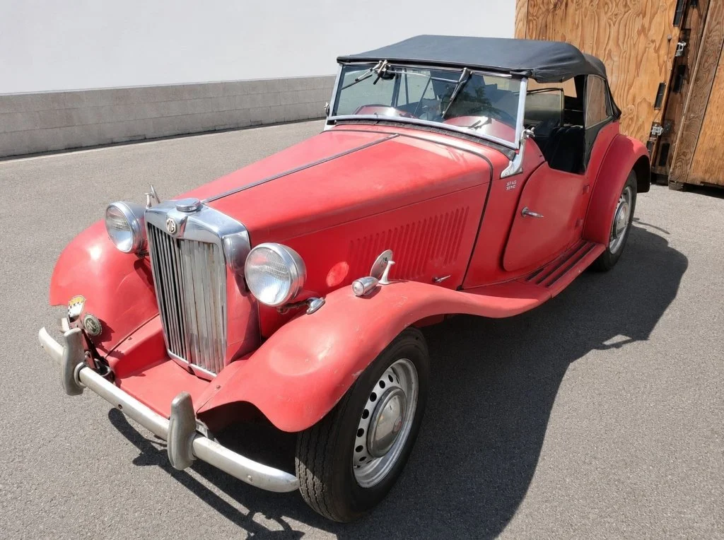 Lot 300c - 1952 classic MG TD Roadster.jpg