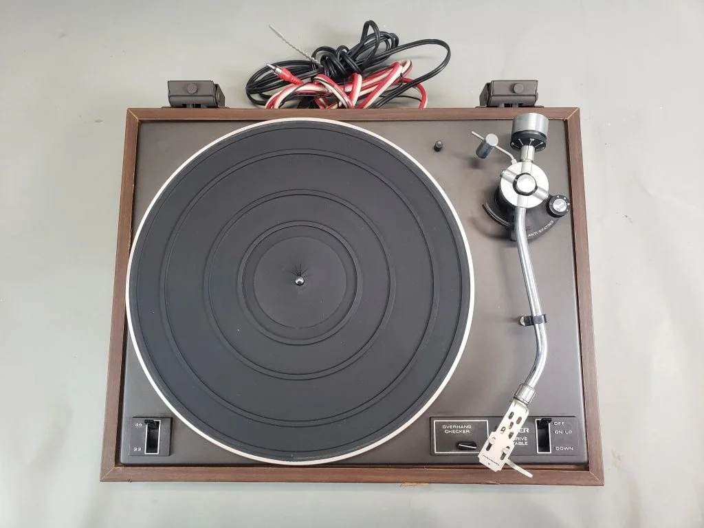 081_Lot_304_Vintage_pioneer_model_PL-12D_turn_table.jpg