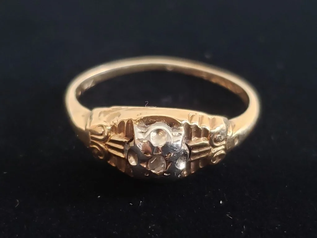 080_Lot_481_14k_gold_and_diamond_ring.jpg