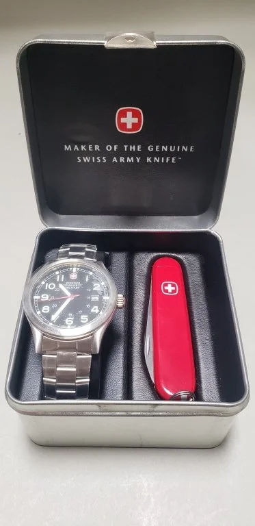 440 Wenger Swiss military watch set with pocket.jpg