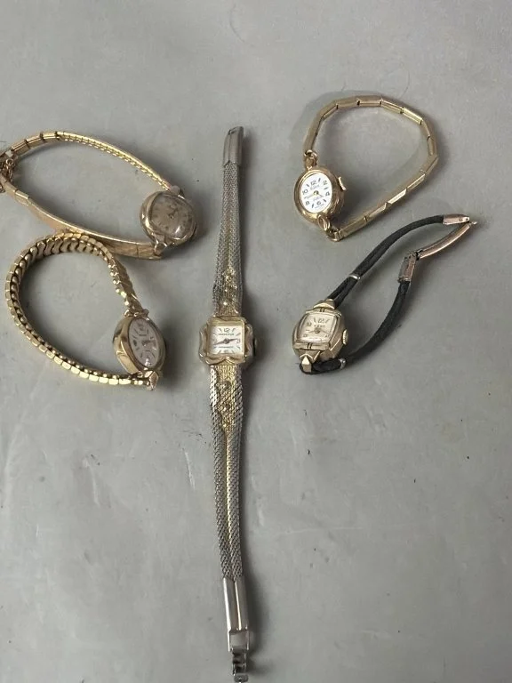 111_Lot_218_Five_vintage_women_s_watches.jpg