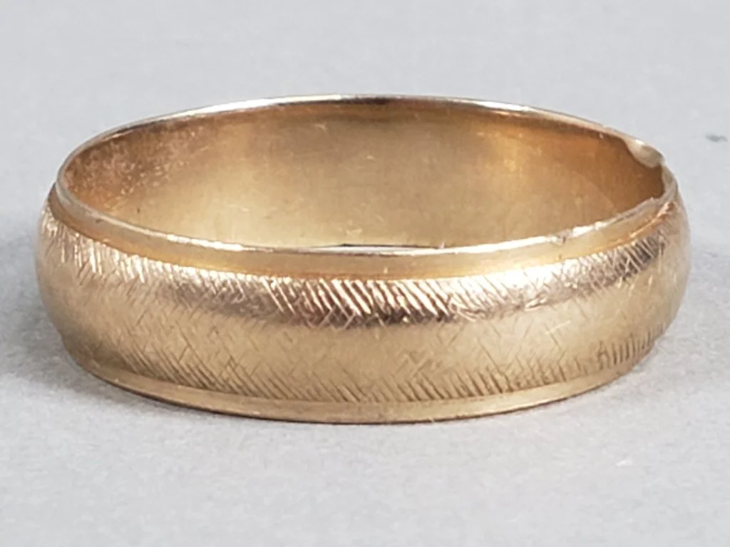 034_Rank_034_Lot_244_14k_gold_wedding_band.jpg