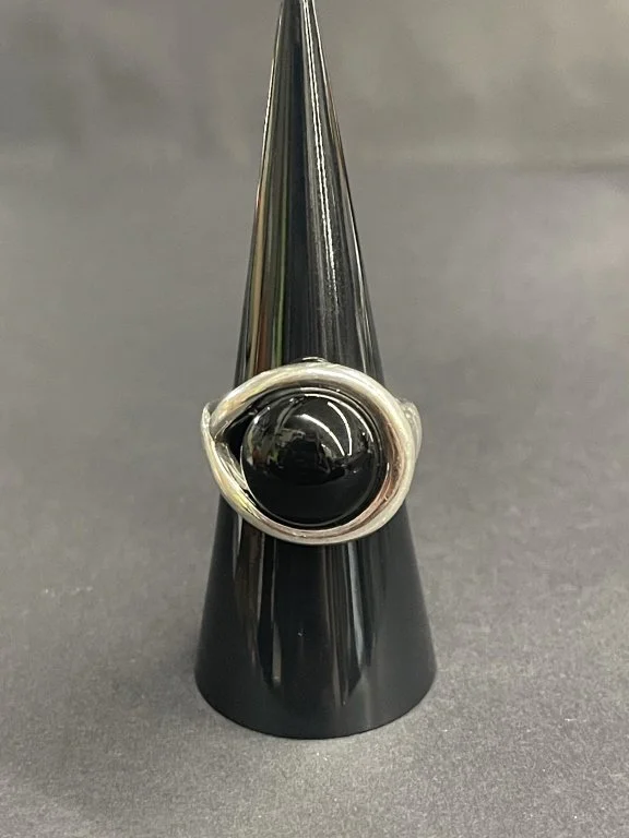 122_Lot_610h_Vintage_sterling_silver_and_black_onyx_ring.jpg
