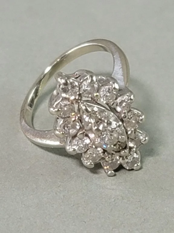 024_Lot_287_14k_gold_and_diamond_ring.jpg