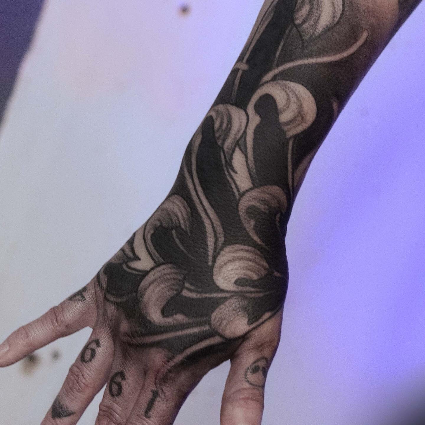 Freehand ornamental hands.
I would love to do more like this ❤️
Enquiries 👇
info@peaches.ink 
Tattooed in @studio_ex_ 

.
#dublintattoo #dublintattooartist #dublintattoostudio #femaletattooartist #freehandtattoo #blackwork #irishinkers #irishtattooa
