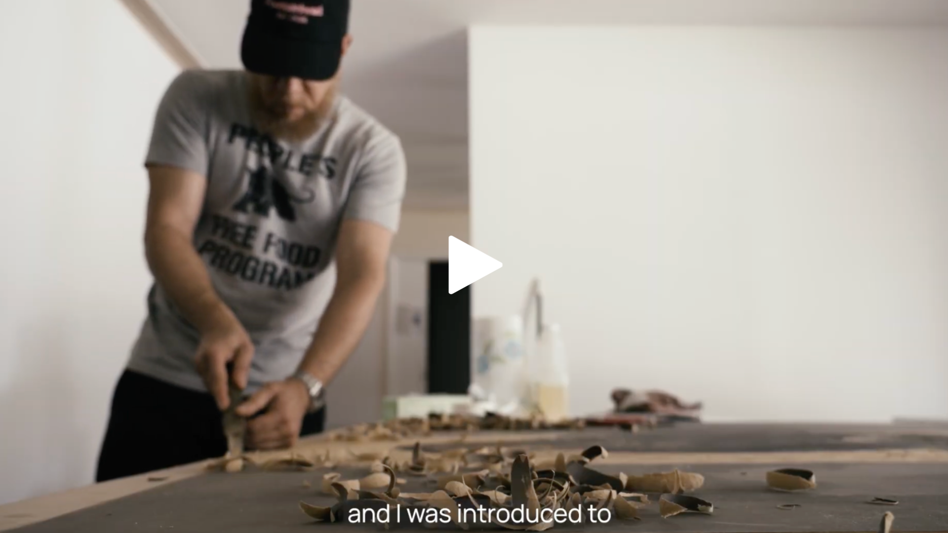 Yashua Klos – November 2025