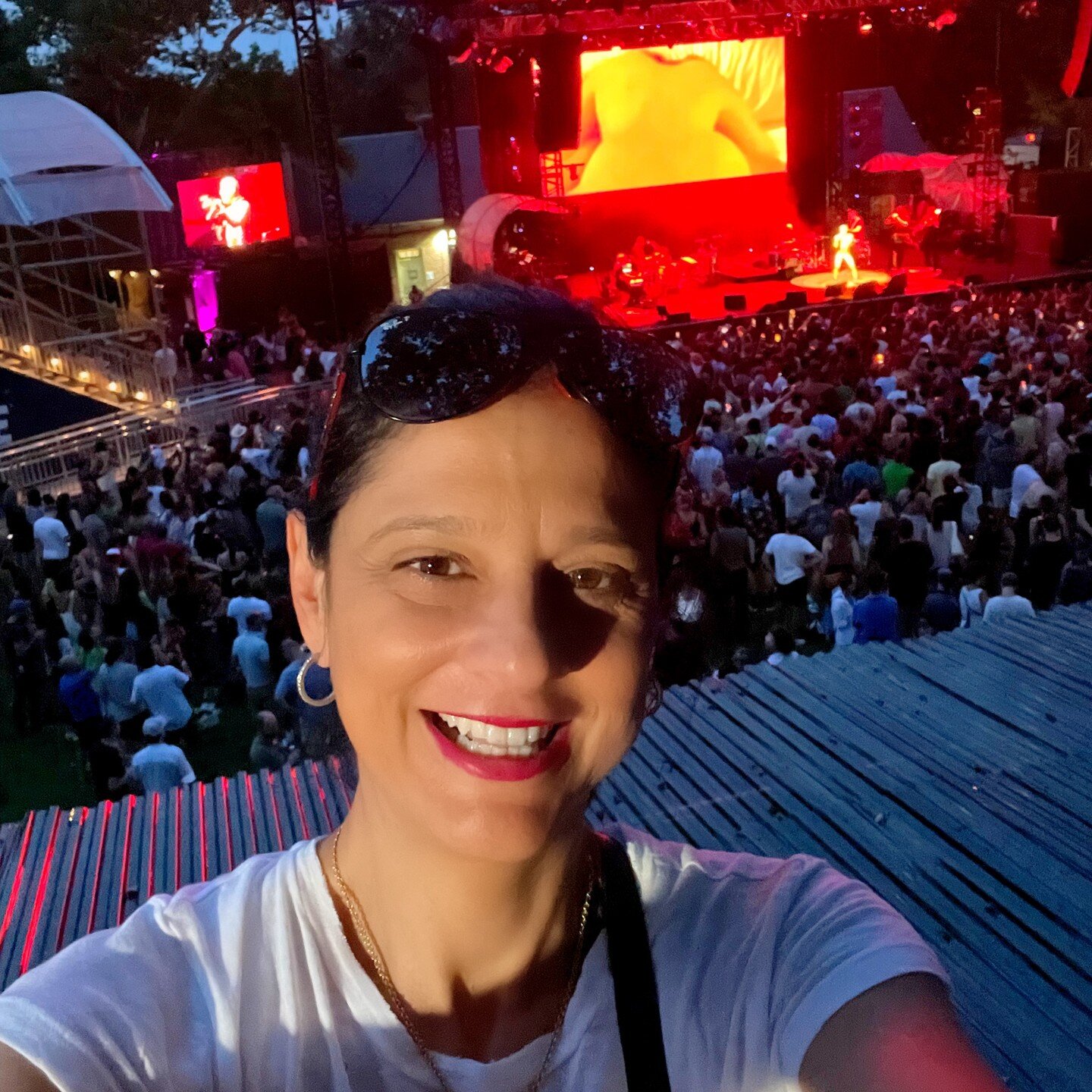 Here is Brazilian singer Ney Matogrosso killing it in Central park Sunday evening. 🎶🎤
He wiggled around stage sporting a golden costume, proving to everyone that age is just a number. Yeah, he&rsquo;s 80, folks. 🪘🕺

Ney is one of the most respect