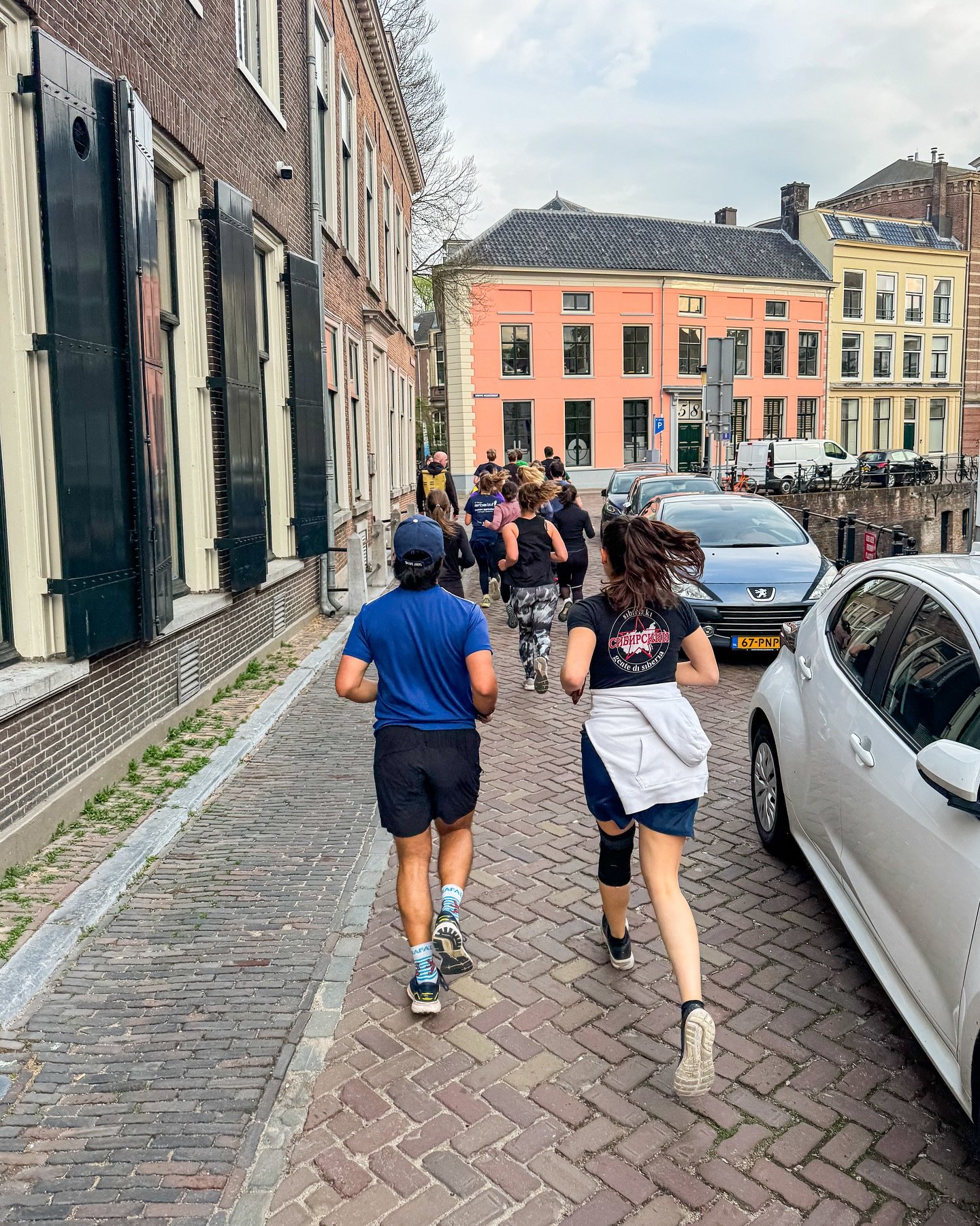 Social Rum Tuesday: where pace meets pals 👯 #utrechtrunningproject #urp #runcrew #socialrun