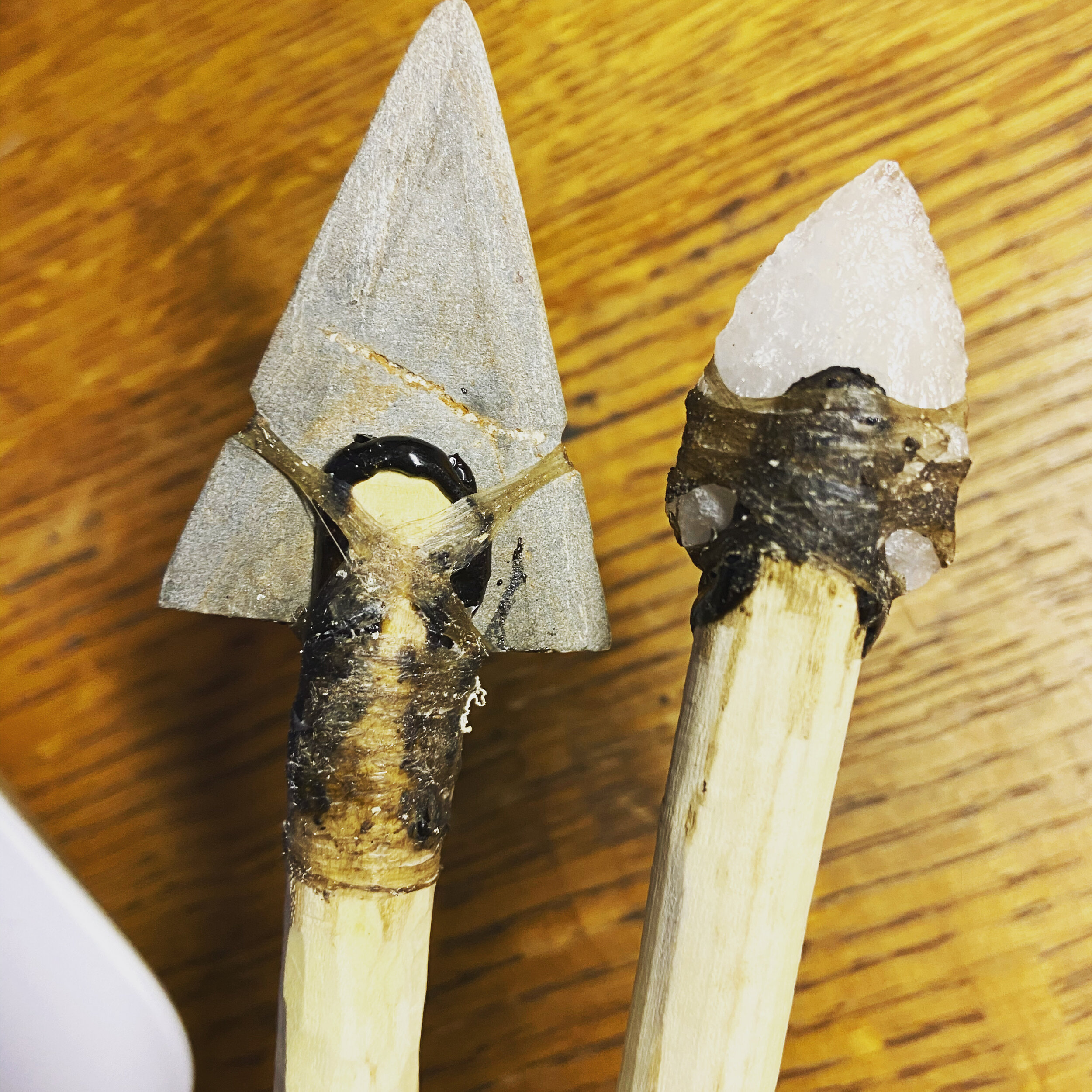 Ground slate and knapped quartz projectile points