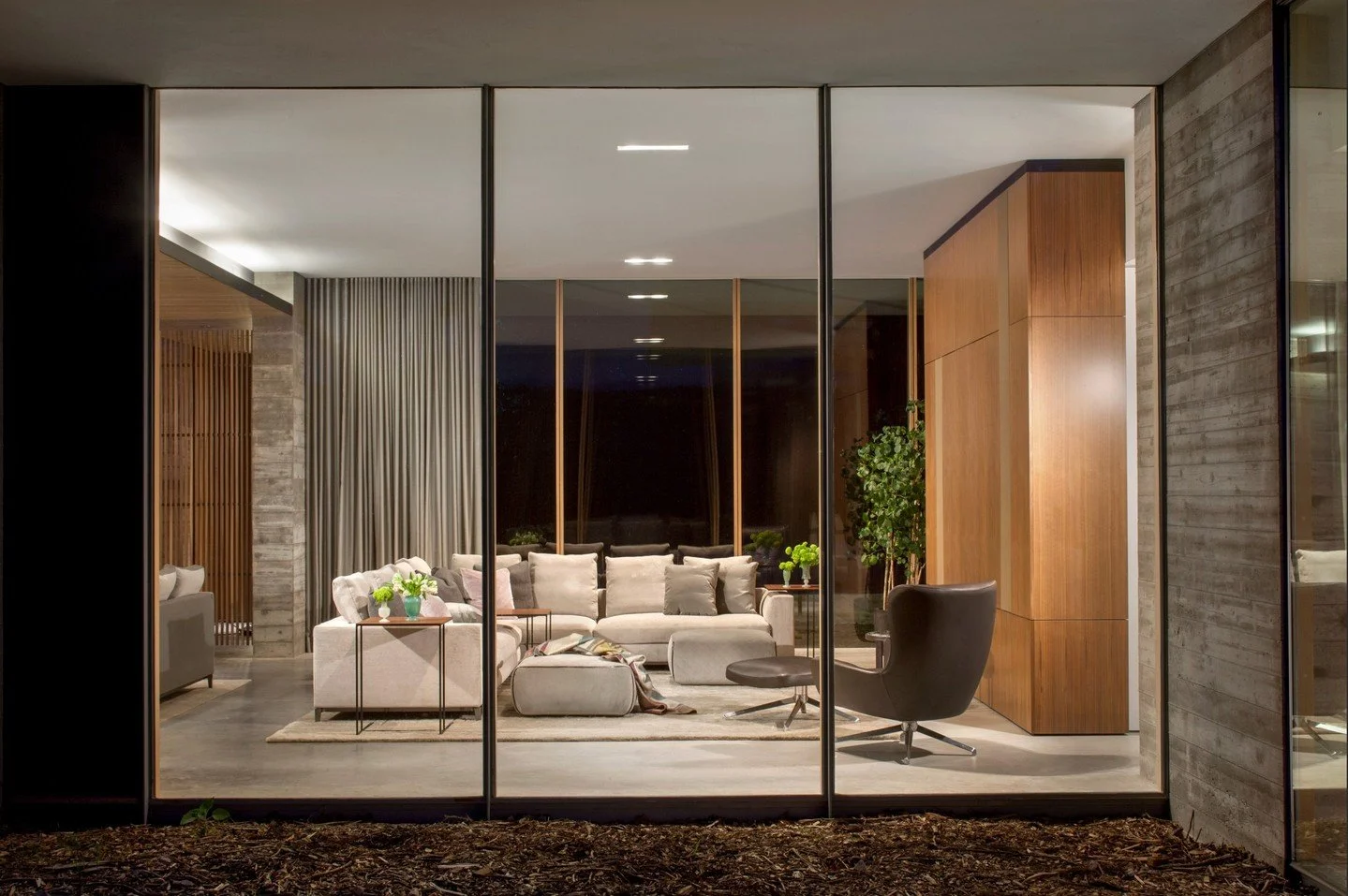 This is what happens when modern architecture meets thoughtful layering.

The architect masterfully combined wood and concrete to create a structure that feels strong, intentional, and full of warmth. Our goal was to step in and soften those clean li