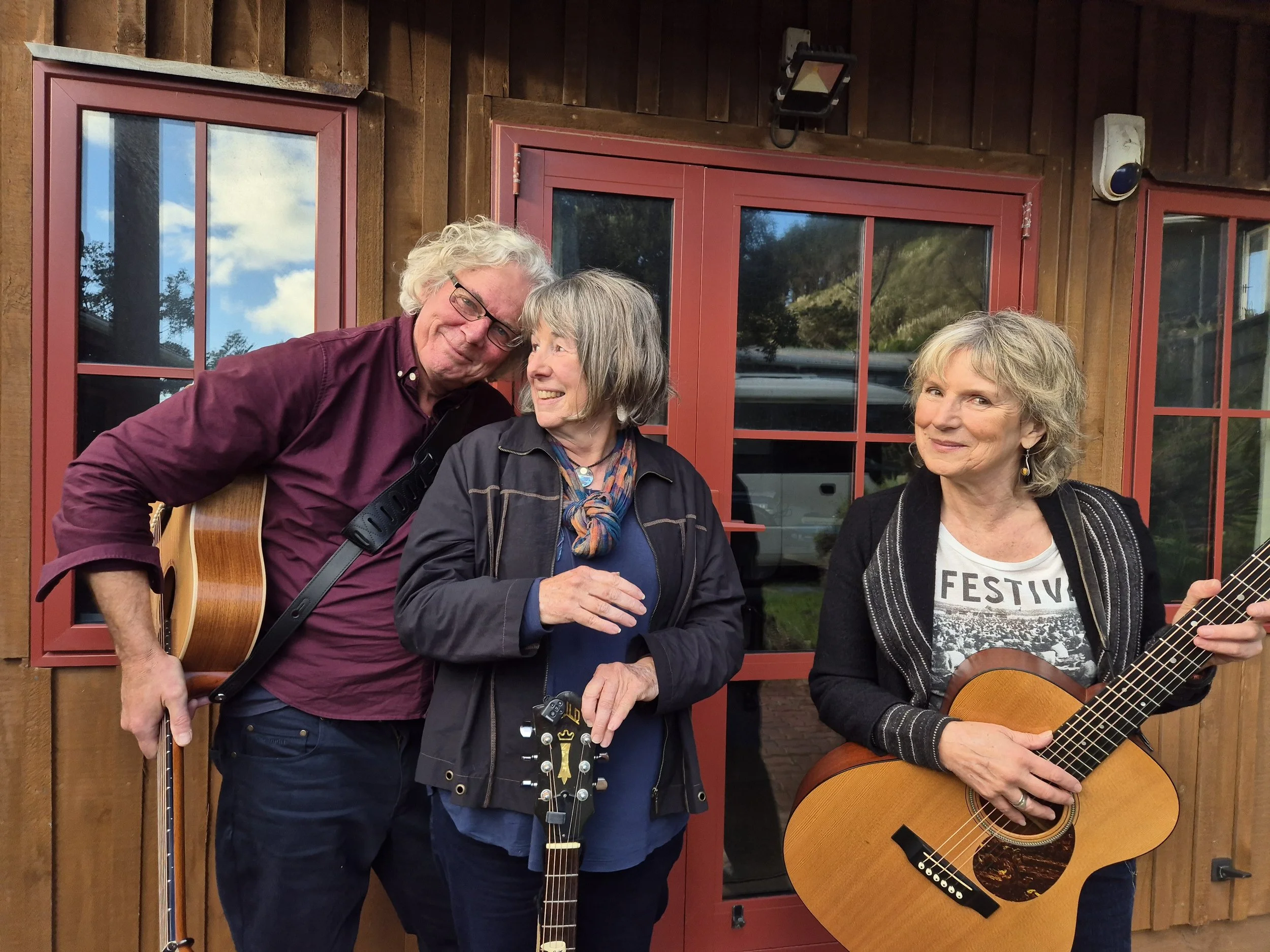 WilkieMac & Penni Feather - Raglan Folk Festival