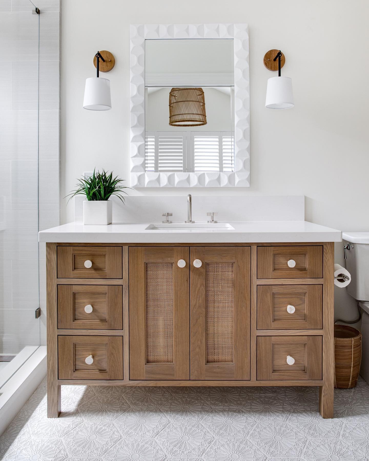 Tile Tuesday: Loving this embossed flooring tile we used in this girl&rsquo;s bath #walkerzanger #oakvanity #bathroomsofinstagram #bathroomrenovation #orangecountyinteriordesigner @mellon_studio