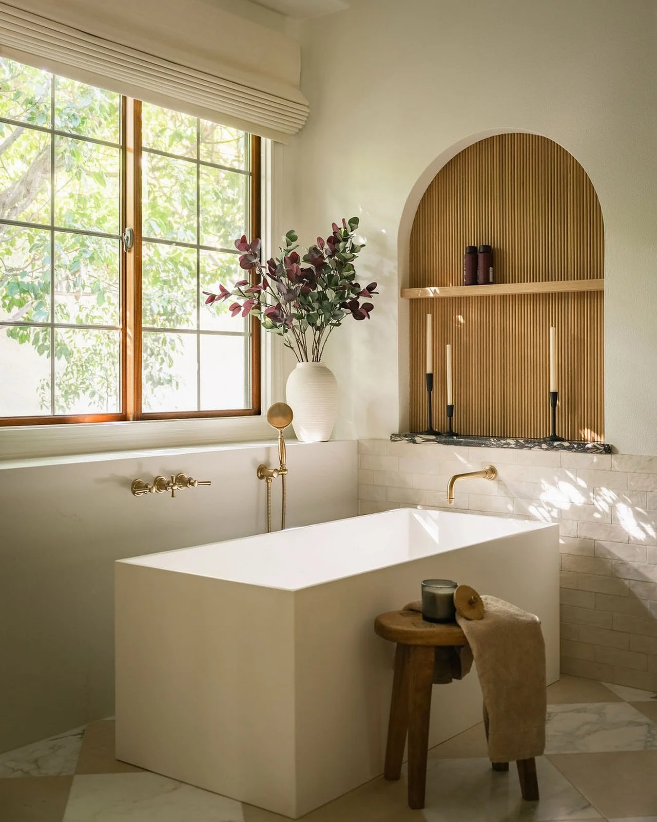 If you think about it, 98% of a space is made up of rectangular shapes: doors, windows, walls, rugs, art, tables&hellip;adding a round or curved element or object to a wall, is a great way to mix up and soften all those corners and straight lines. 
.