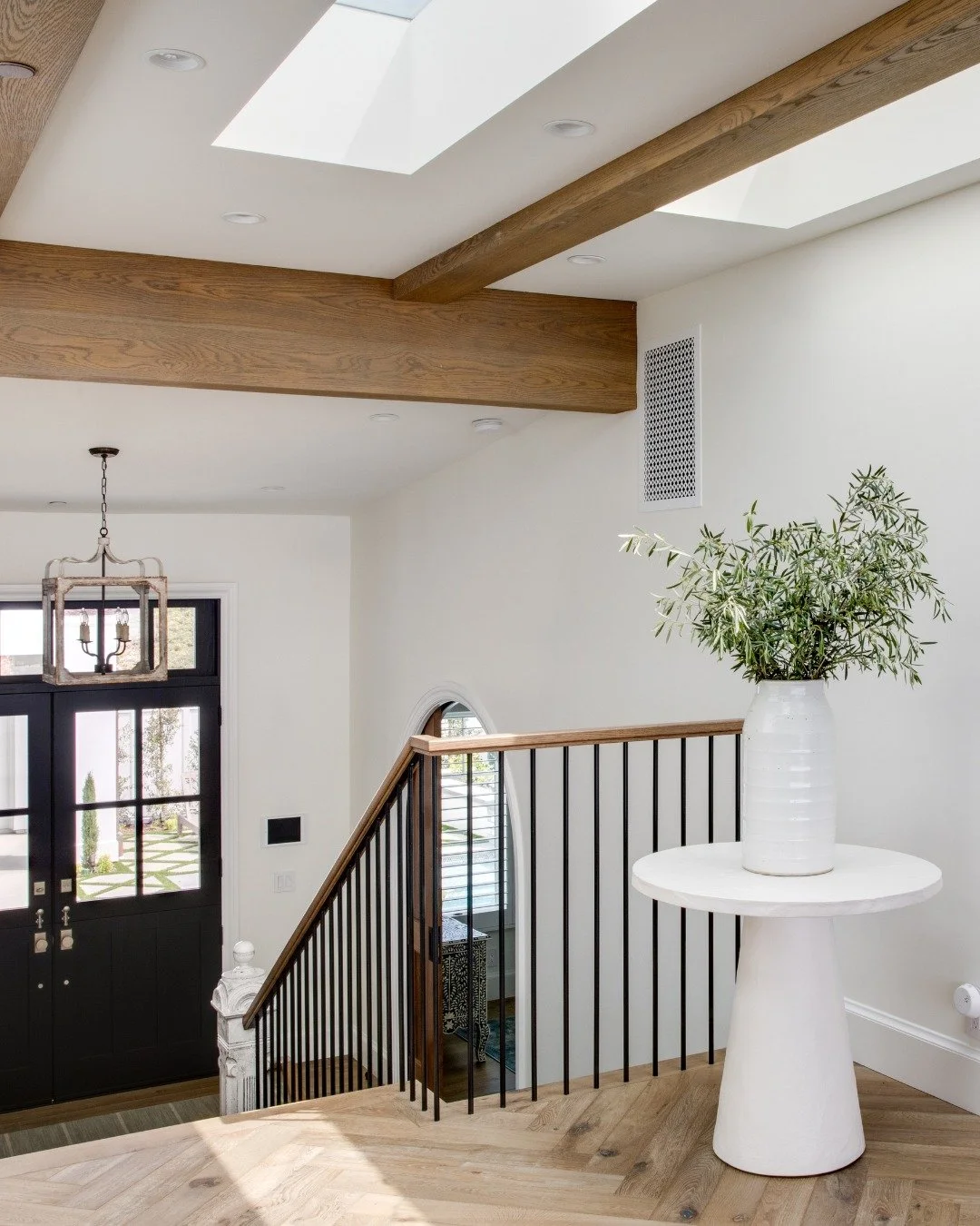 When the craftsmanship speaks for itself. Swipe &gt; for an up-close look at all the details in one of our favorite projects.

#ocinteriordesigner #ocinteriordesign #luxuryinteriordesign #luxuryinteriordesignfirm #homedesign