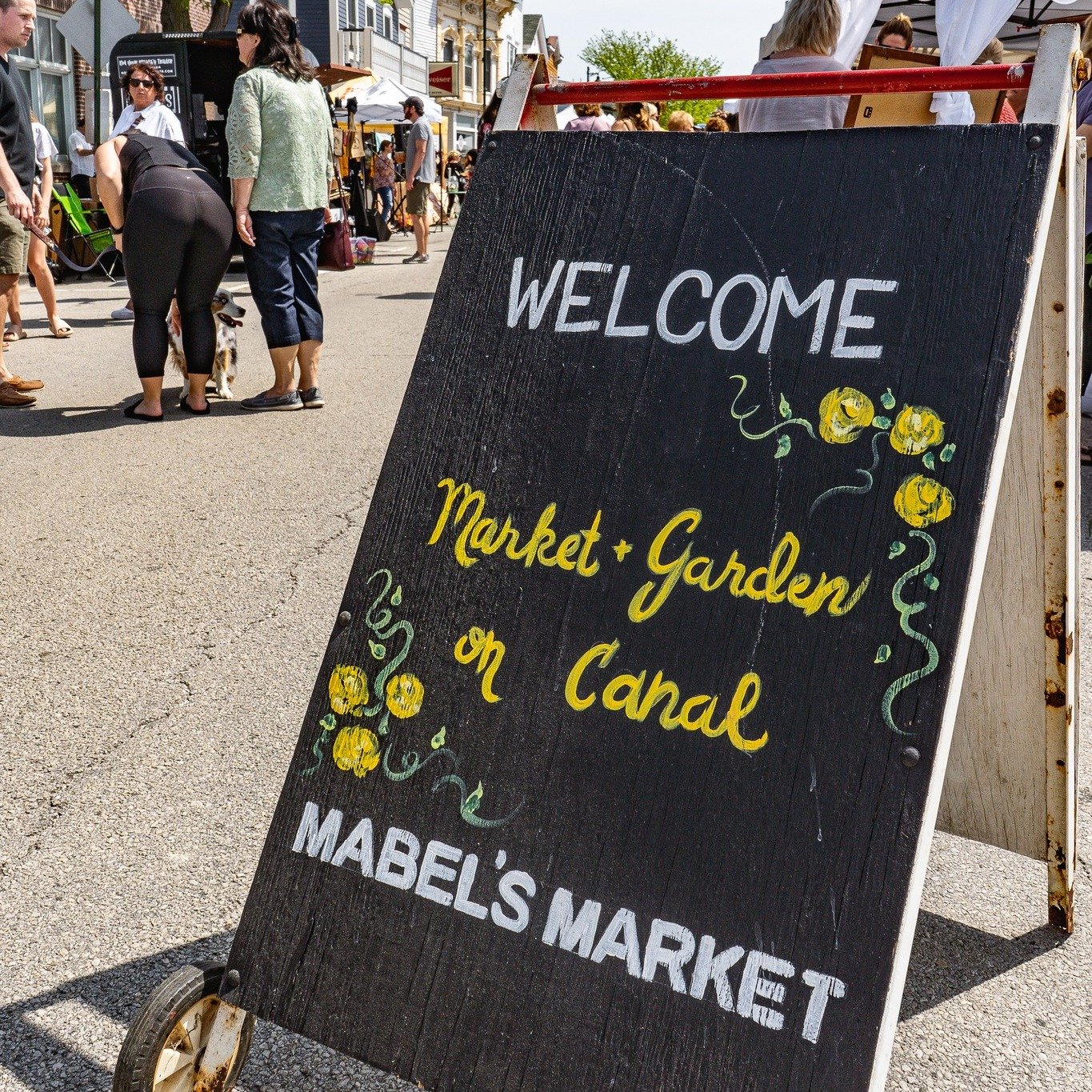 Make your way to Lemont Downtown on Sunday, May 5 from 9AM - 3PM for Market on Canal hosted by @mabelsmarket! The curated shopping experience trucks full of vintage fair, handcrafted goods, and meet with local artisans. Enjoy live music, food, and a 