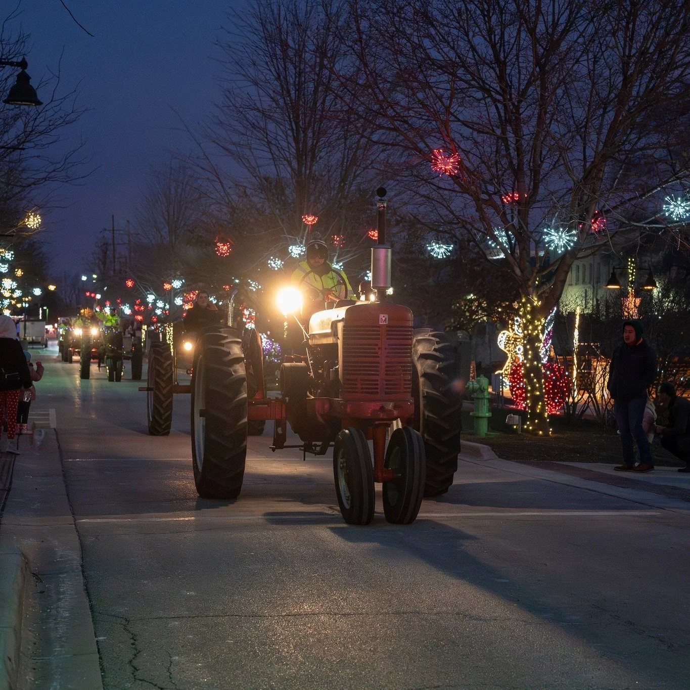 Bundle up and join the Lemont Tractor Club for festive tractor rides through downtown every Friday and Saturday night in December! There's nothing quite like touring the holiday lights from a tractor&mdash;it's become a beloved Lemont tradition.

Rid
