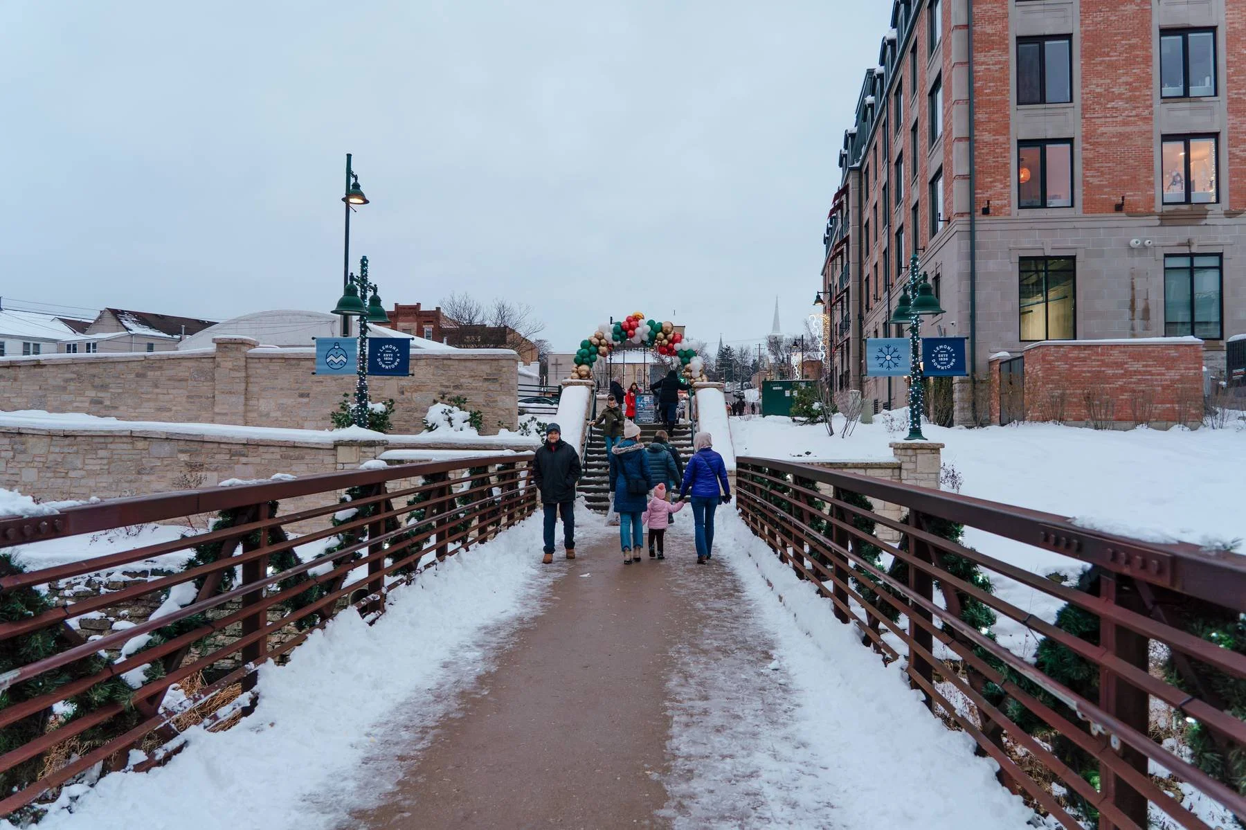 Santa is loading up that sleigh and you know what that means... it's crunch time! Make your way to Lemont Downtown and enjoy the best holiday shopping in the region.  Need a recommendation? Our hotlines are open. 

The gift that's always on everyone'