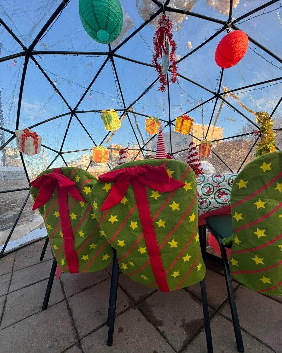 Take in Lemont's scenic winter while eating, drinking, &amp; mingling with your best friends in the igloos at #KingsonCanal! ❄ 

Reserve your dream igloo, themed with holiday, winter-wonderland, or sports decor, by calling Kings on Canal at 331-757-5