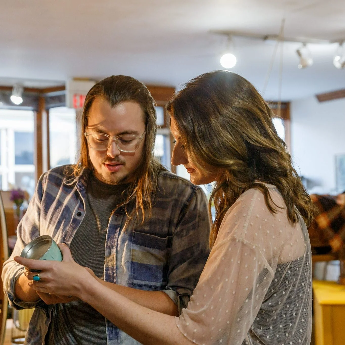 Date night's around the corner! Spend the evening with your sweetheart in Lemont Downtown using your Yiftee Gift Card. 👫

🛍  Check out antiques at @mabelsmarket.
📀 Dig through records at @bside.records.llc.
🍻 End the night with great conversation