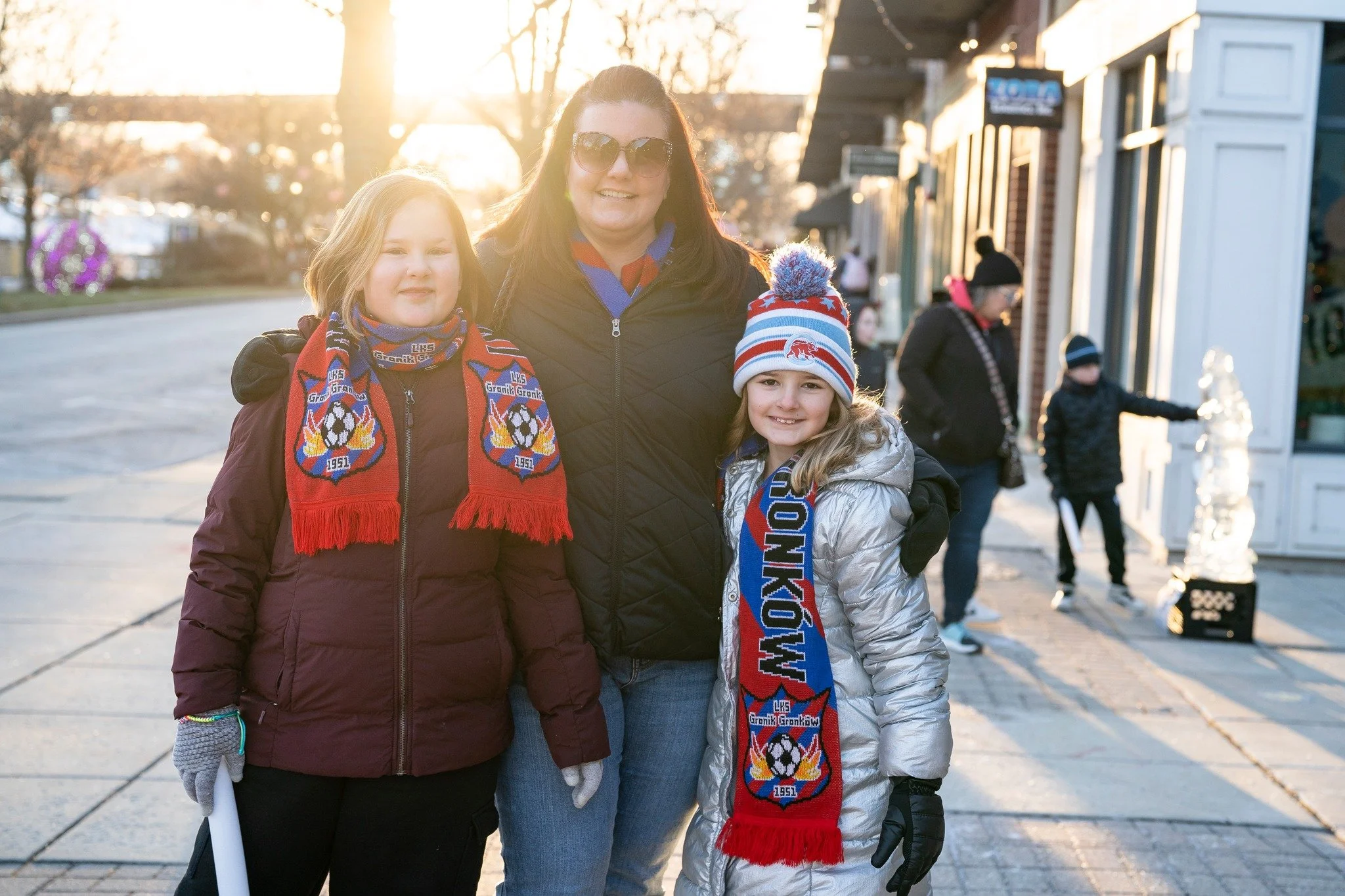 We're celebrating our favorite hometown tradition in just 4 days! Lemont Downtown's Ice &amp; Lights Festival is this Saturday, as bright and cool as ever. ❄✨

Bundle up in your favorite coat and scarf, warm up with a scrumptious hot cocoa, and head 