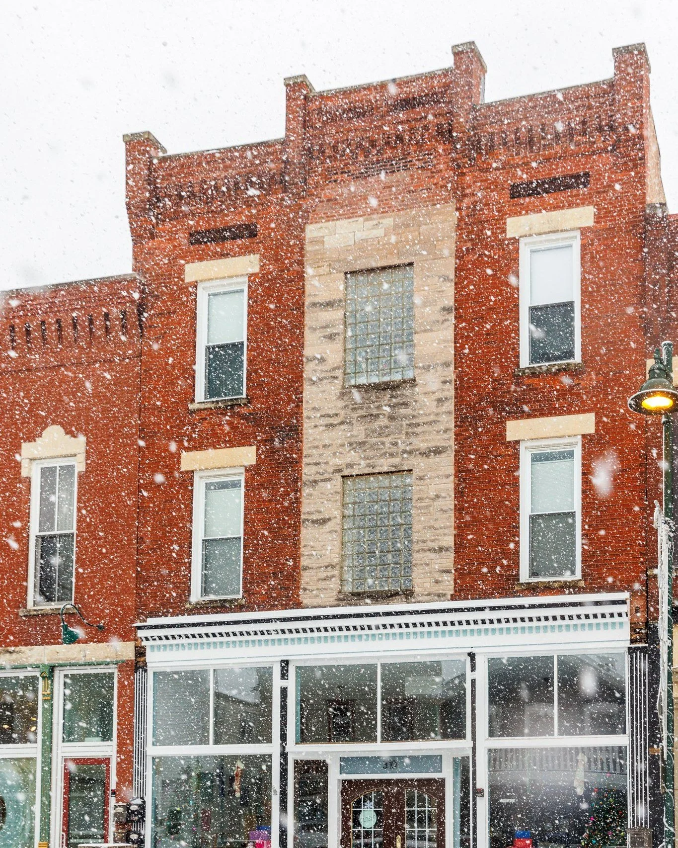 This Sunday! 🧱 Join @brickofchicago at The Old Stone Church as they take a closer look at brick heritages,  industries, designs, and histories that built Lemont and its neighbors. 

This fun, free event is hosted by the @lemontareahistoricalsociety.