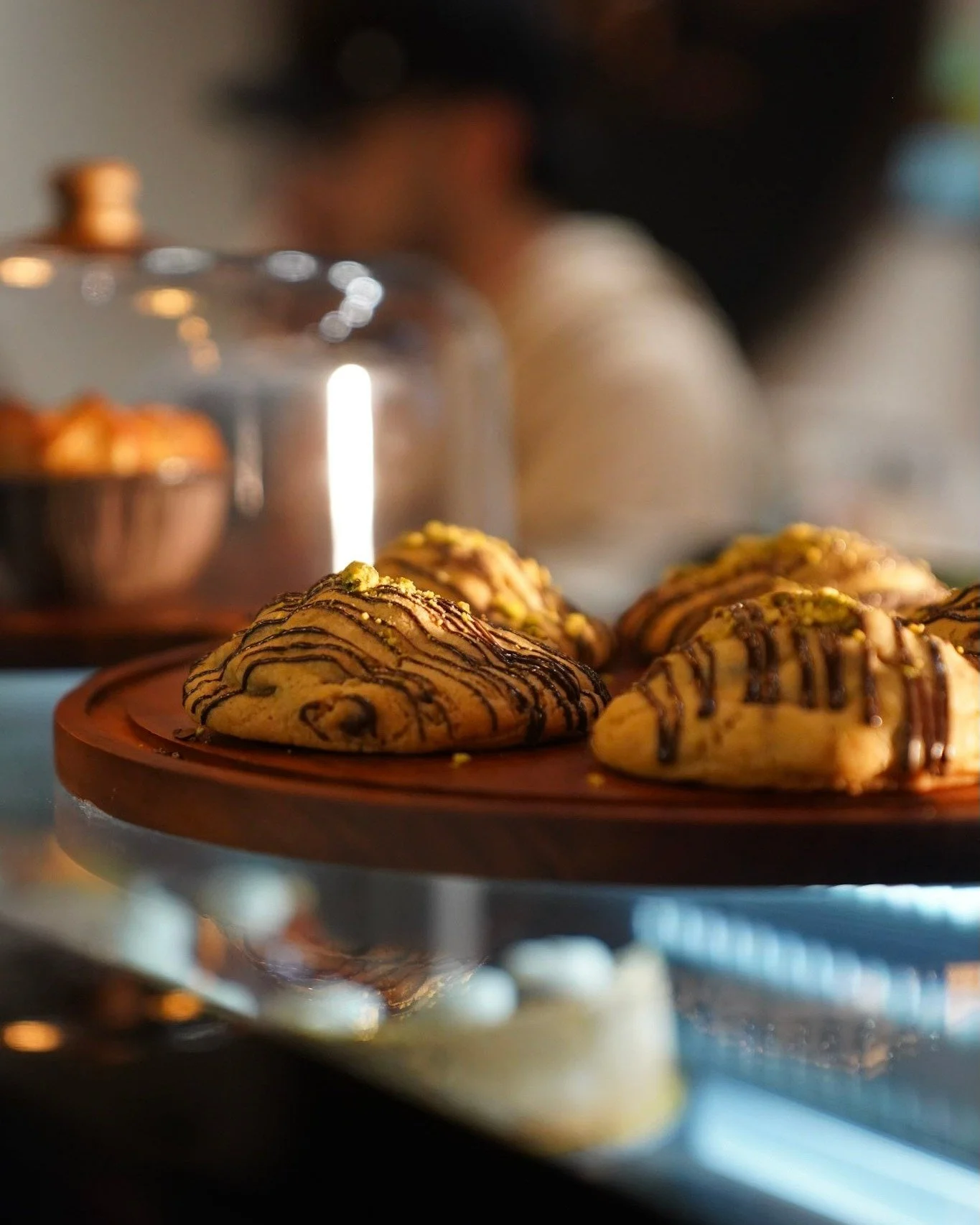 Lemont, meet your New Neighbor - @neimacafe! ☕🥐 Family-owned and operated, this cozy local shop offers a unique variety of treats and beverages. Whether you're craving a slice of Nutella cheesecake, the taste of a Spanish latte,  or the refreshment 