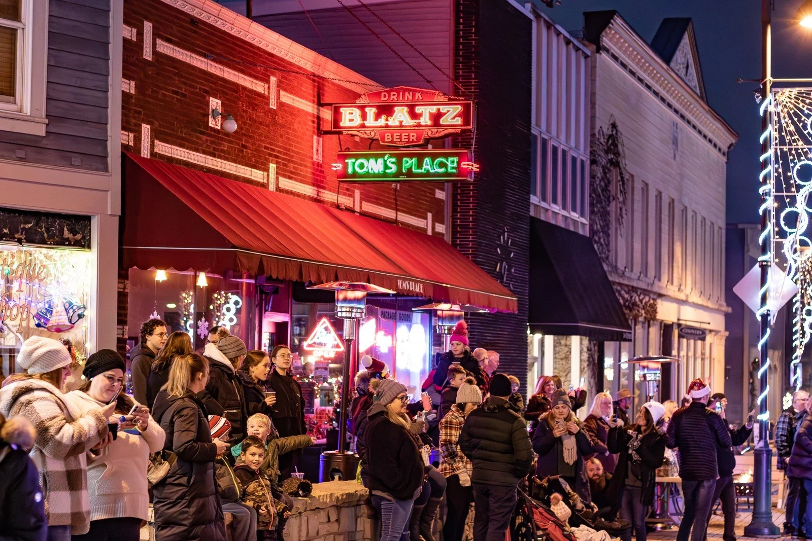 To our kind neighbors, welcoming local shop runners, friendly servers and bartenders, cozy communal spaces, events for all people &amp; ages, and dedicated workers - you continue to make Lemont Downtown all the more unique. We love you! 💘 Lemont Dow