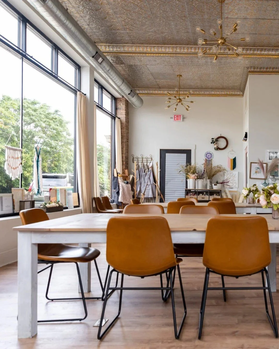 Spring break is the perfect time to try something new in Lemont! 

Friday, March 27 (5:30-9 PM) stop by @thatgirlandco for their Open Studio: The Creative Boutique. You can choose from a menu of crafts including book art, charms, jewelry, patches, to