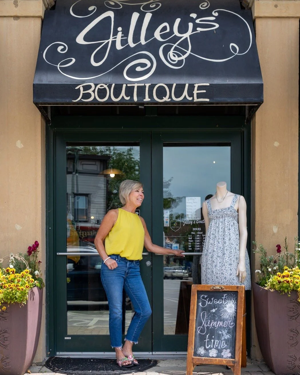 A Lemont Downtown Gift Card is a thoughtful option for a Mom who loves her community!

Mom can enjoy a night out at a downtown restaurant, grab a coffee at a local caf&eacute;, treat herself to a new outfit from a boutique, or plan a self‑care day at