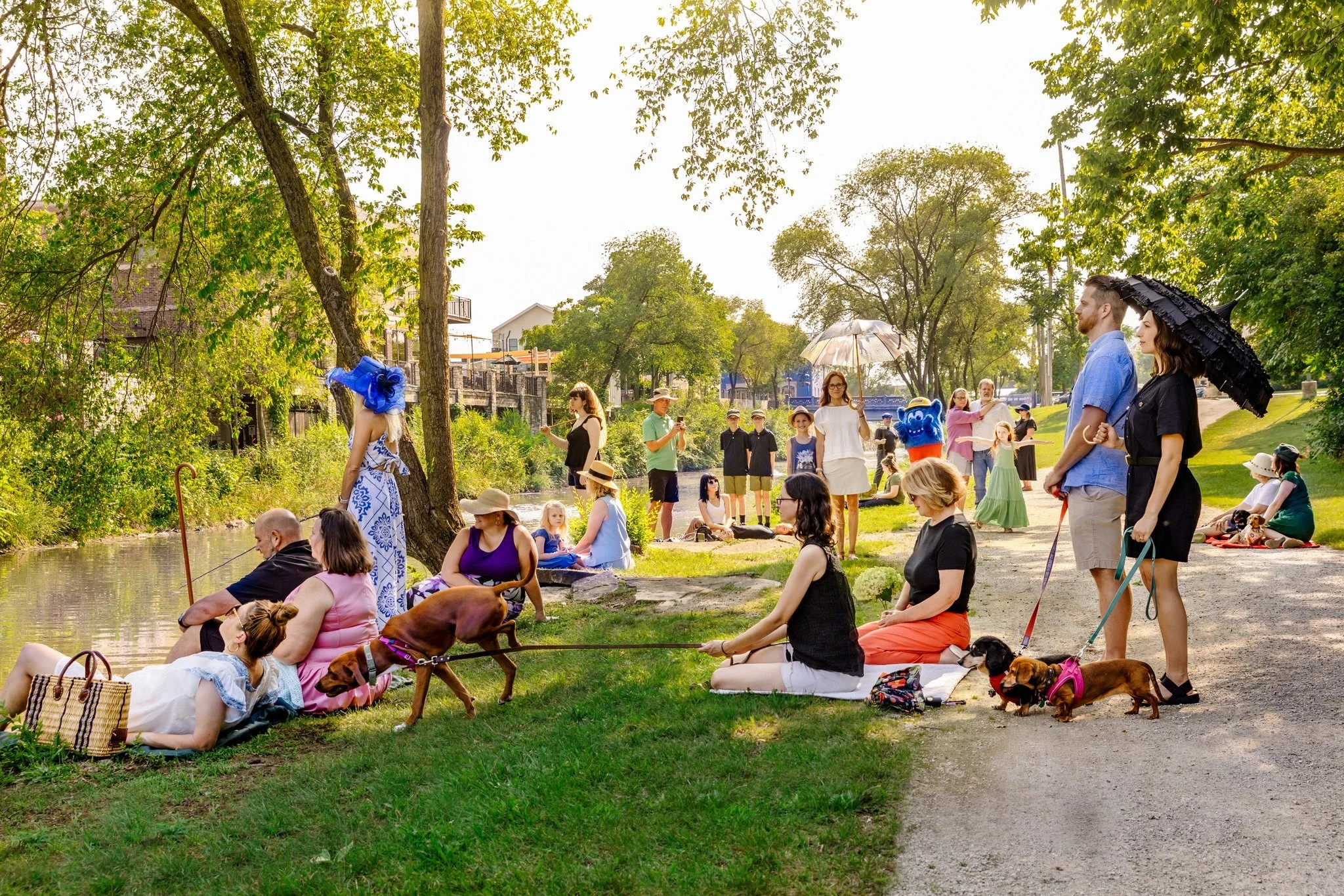 This week's Lemont Downtown Digest shares:
🎉 Signature events to plan your mornings, afternoons, and evenings
🎶 Meet Your New-ish Neighbor: B-Side Records/Moose Vinyl
🥗 The Farmers Market is back!
💒 Everything you need to know for wedding season
