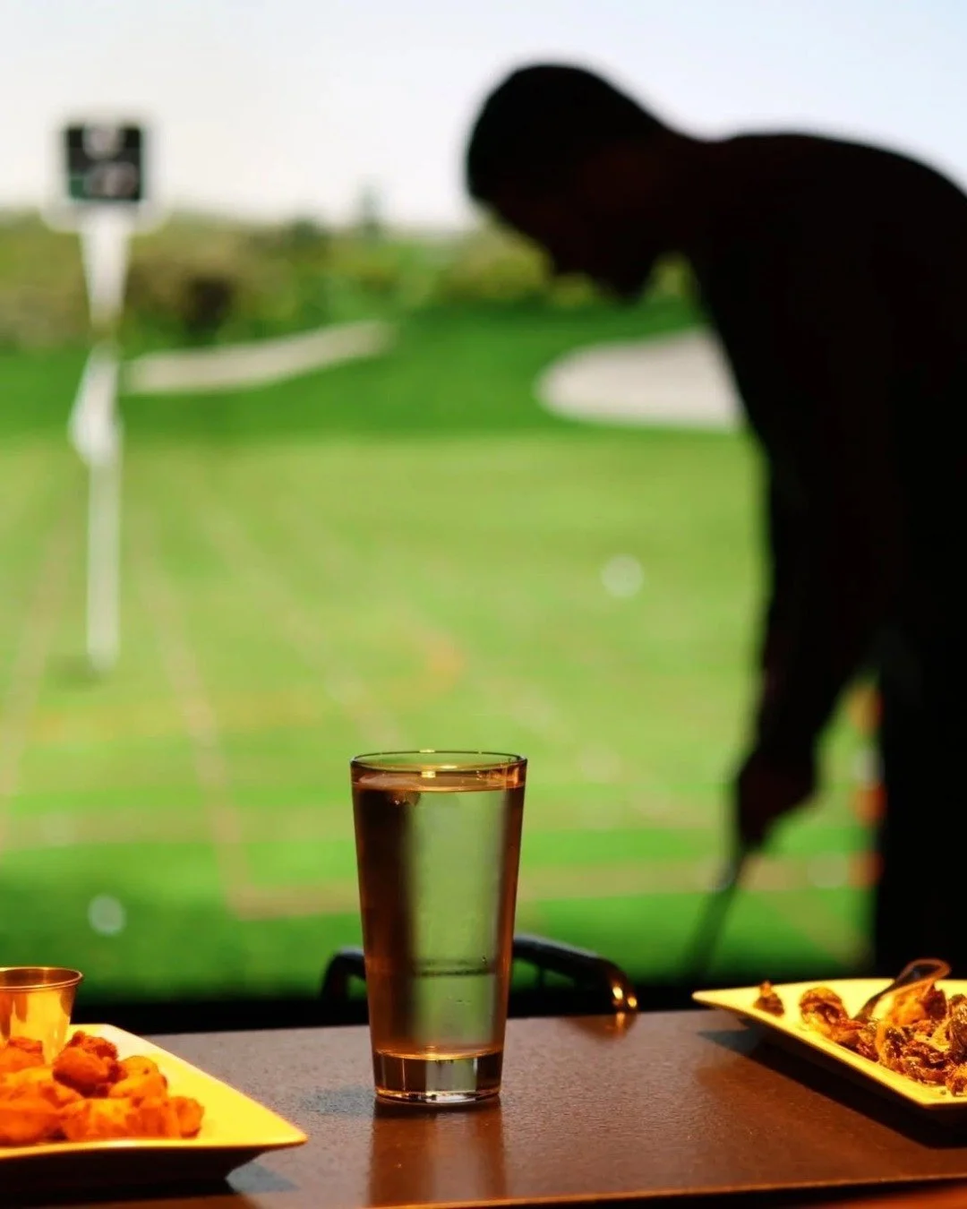 Need a break from the heat and mugginess? Head to @theclublemont to eat, drink, and play at one of their five indoor golf simulators. Sip on new seasonal favorites like the Campfire Old Fashioned, Cucumber Elderflower Spritz, Lychee Martini, and more