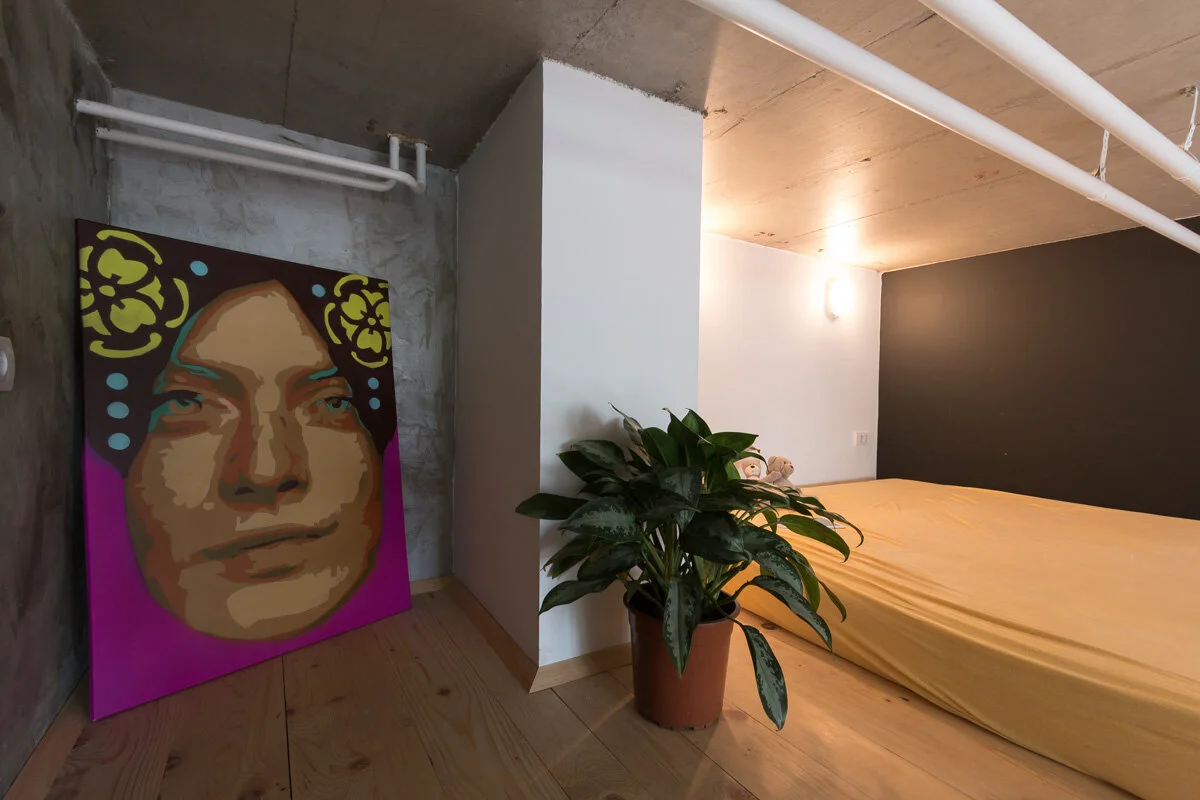 Loft bed 