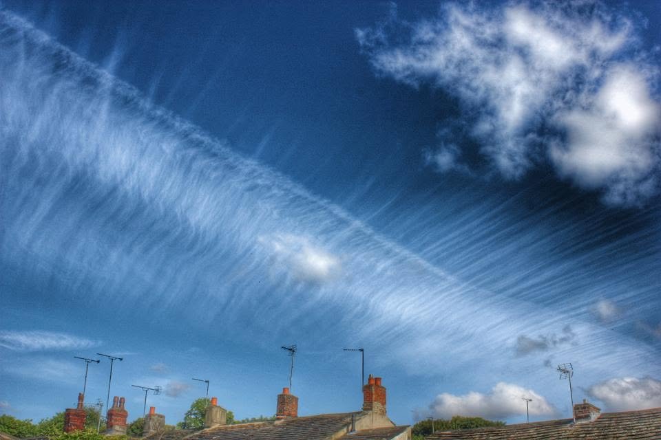 Cirrus fibratus over Cleckheaton, UK. Photo cred.: Gareth Nolan 